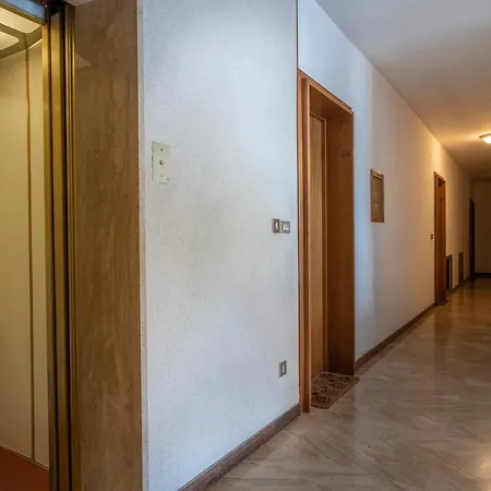 Rododendro - Ciclovia Alpe Adria Apt With Terrace דירה *